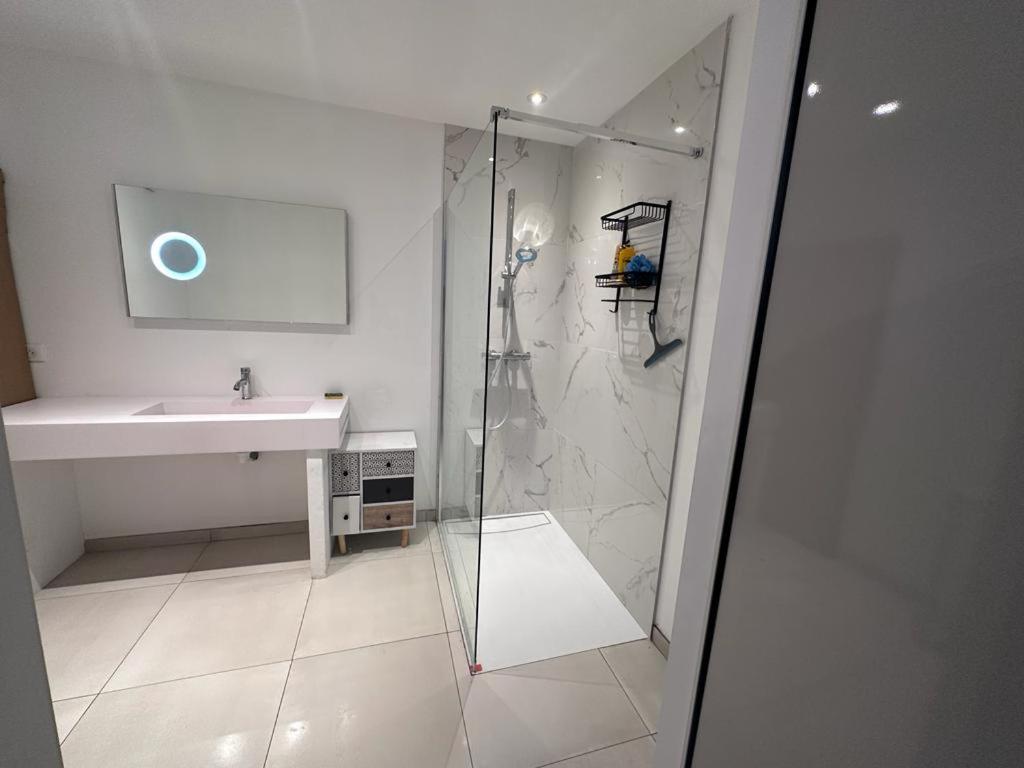 Holiday home Magnifique Bas De Entierement Independant
